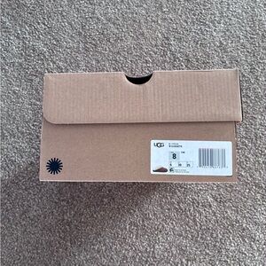 UGG Cluggette Brown Slippers with Cream Fur size 8 brand new in box